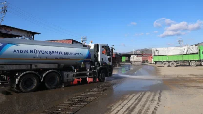 Büyükşehir ekipleri Acarlar Hali’ni temizledi