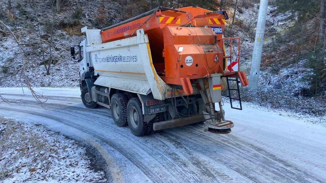 Büyükşehir’in karla mücadelesi başladı