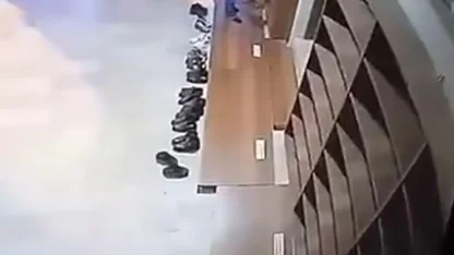 Camide ayakkabı hırsızlığı