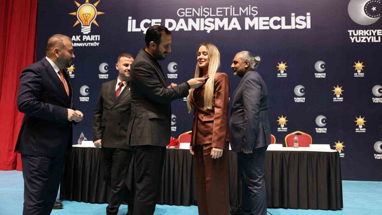 CHP’den istifa eden ikisi meclis üyesi 150 kişi AK Parti’ye katıldı