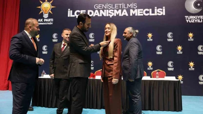 CHP’den istifa eden ikisi meclis üyesi 150 kişi AK Parti’ye katıldı