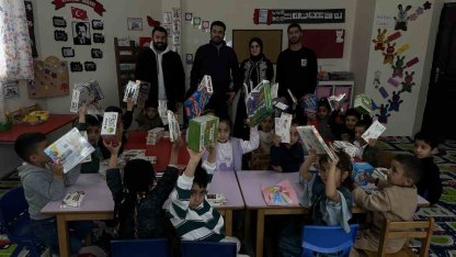 Cilo Dağı eteklerindeki okula zeka oyunu seti ile kırtasiye malzemesi hediye edildi