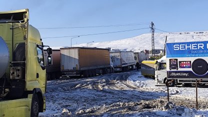 Cizre’de kar esareti: Yollar buz pistine döndü