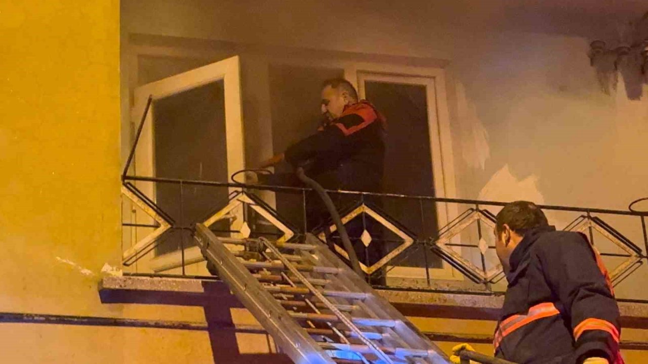 Çorum’da apartmanda çıkan yangında 10 kişi dumandan etkilendi
