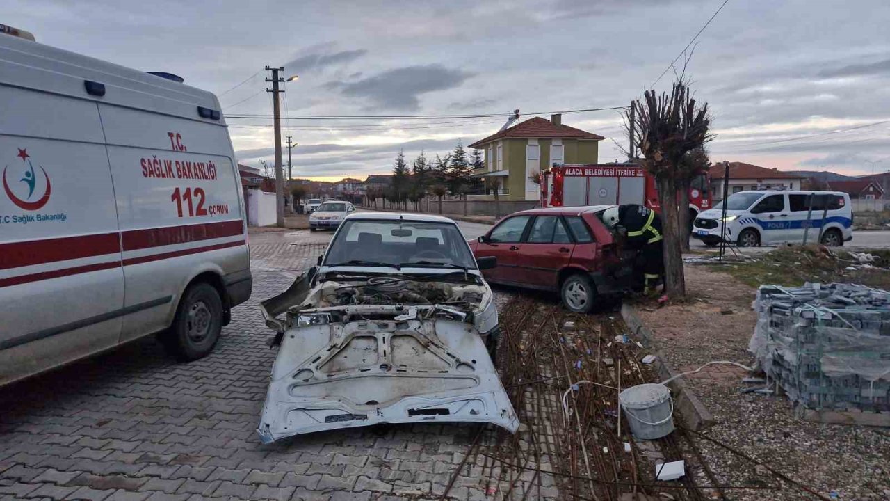 Çorum’da iki otomobil çarpıştı: 1 yaralı