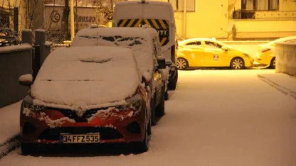 Çorum’da kar etkisini göstermeye başladı: Kent merkezi beyaza büründü