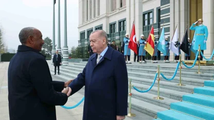 Cumhurbaşkanı Erdoğan, Sudan Egemenlik Konseyi Başkanı  el Burhan’ı resmi törenle karşıladı