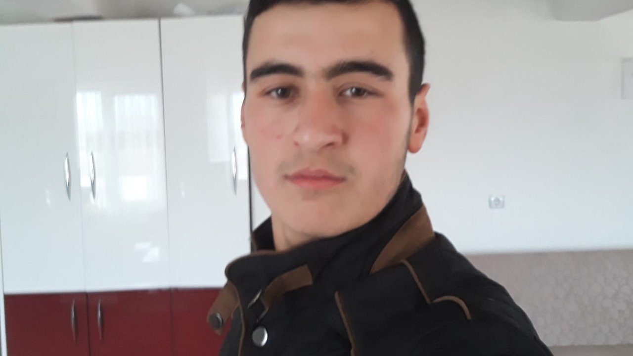 Denizli’de yem kırma makinesinde çalışma yapan 26 yaşındaki genç şafta takılması sonucu öldü