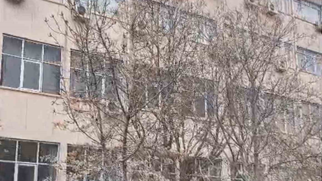 Dicle Üniversitesi’nde intihar girişiminde bulunan şahıs çatıdan indirildi