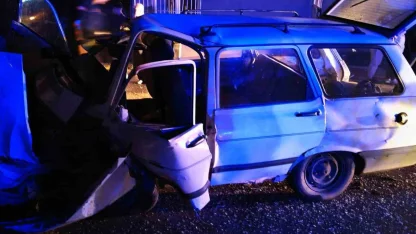 Direksiyon hakimiyeti kaybolan araç yoldan çıktı 4 yaralı