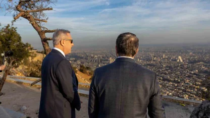 Dışişleri Bakanı Fidan, Kasyun Dağı’nda Şam’ı seyretti