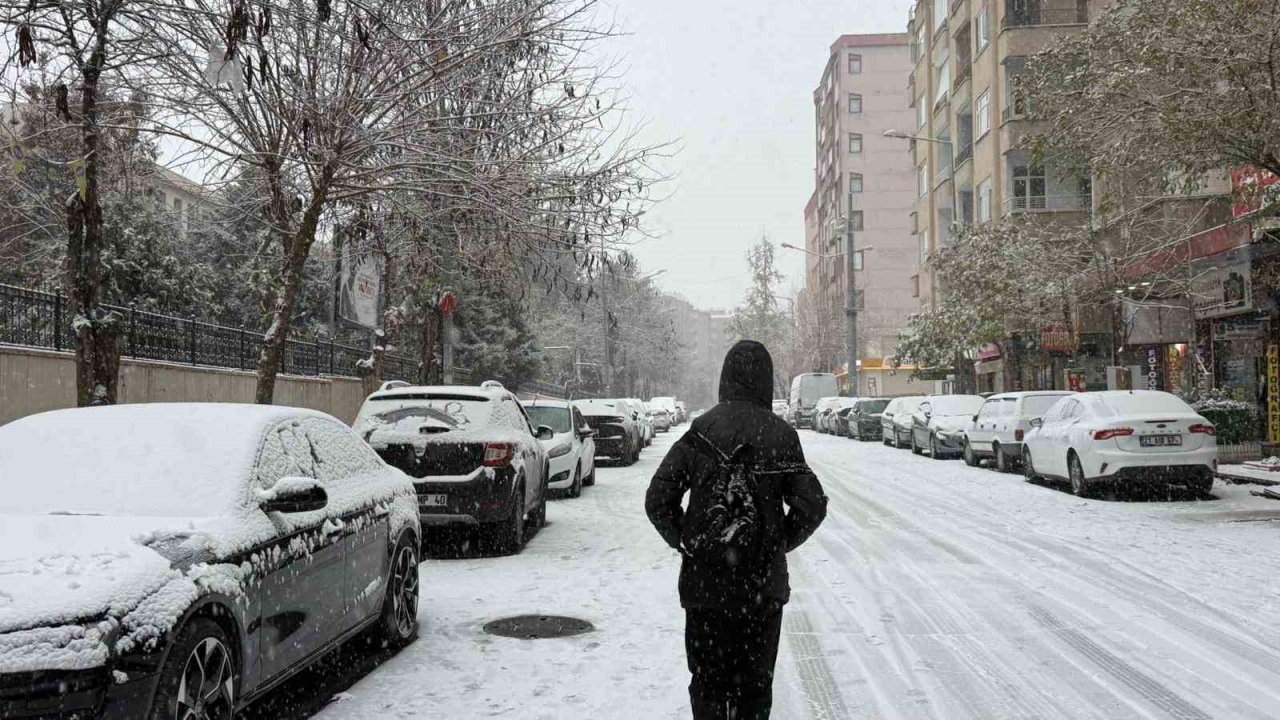 Diyarbakır’da kar tatili öğleden sonra geldi