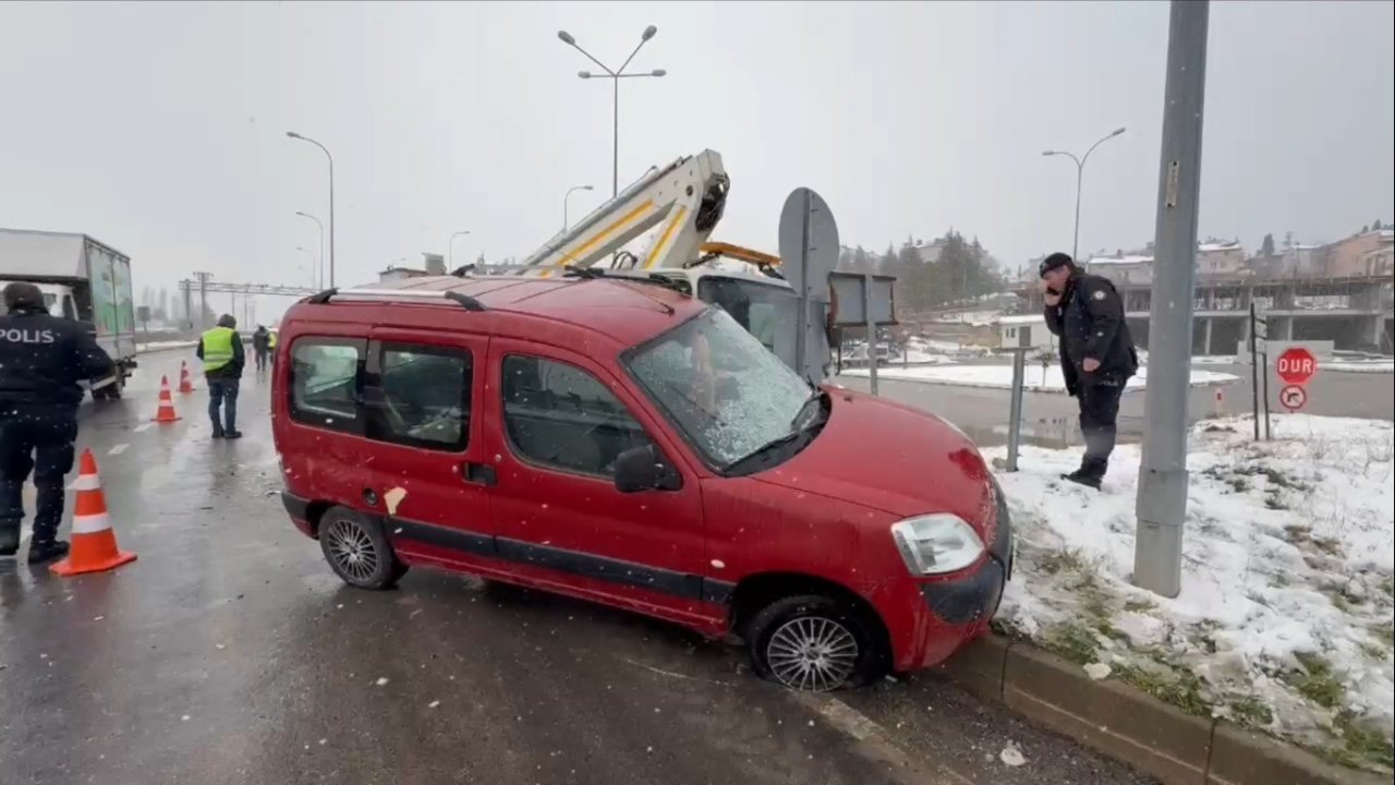Domaniç’te trafik kazası: 4 yaralı
