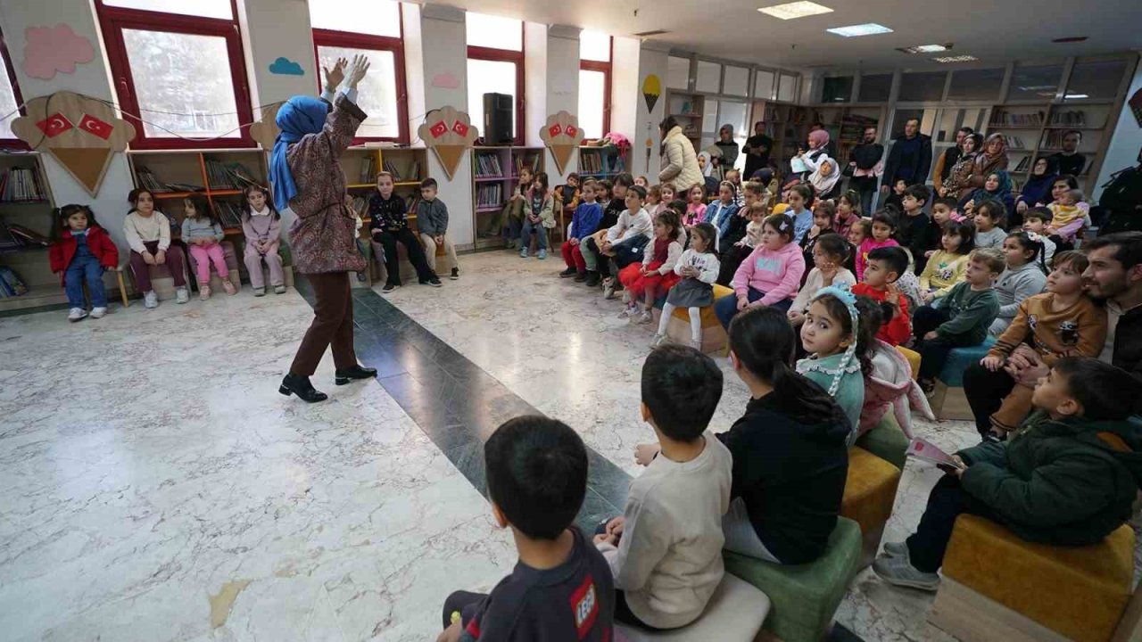 Edebiyat şehrinde çocuklarla masal buluşması