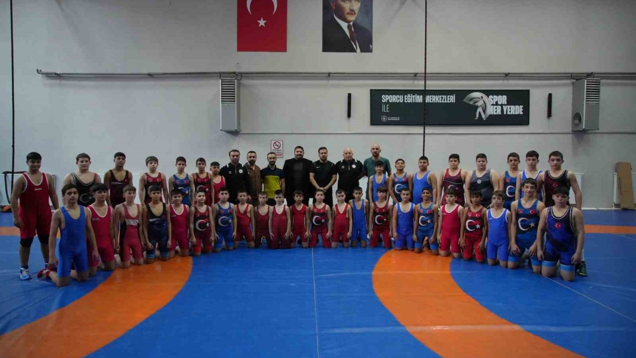 Edirne’de ata sporu güreşle geleceğin şampiyonları yetişiyor