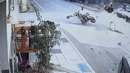 Edirne’de motosiklet sürücüsünün hayatını kaybettiği feci kaza kamerada