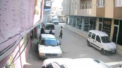 Ekmek arabasının kapısı böyle yere serdi