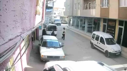 Ekmek arabasının kapısı böyle yere serdi