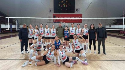 Elazığ Belediyespor Kadın Voleybol Takımı dolu dizgin gidiyor