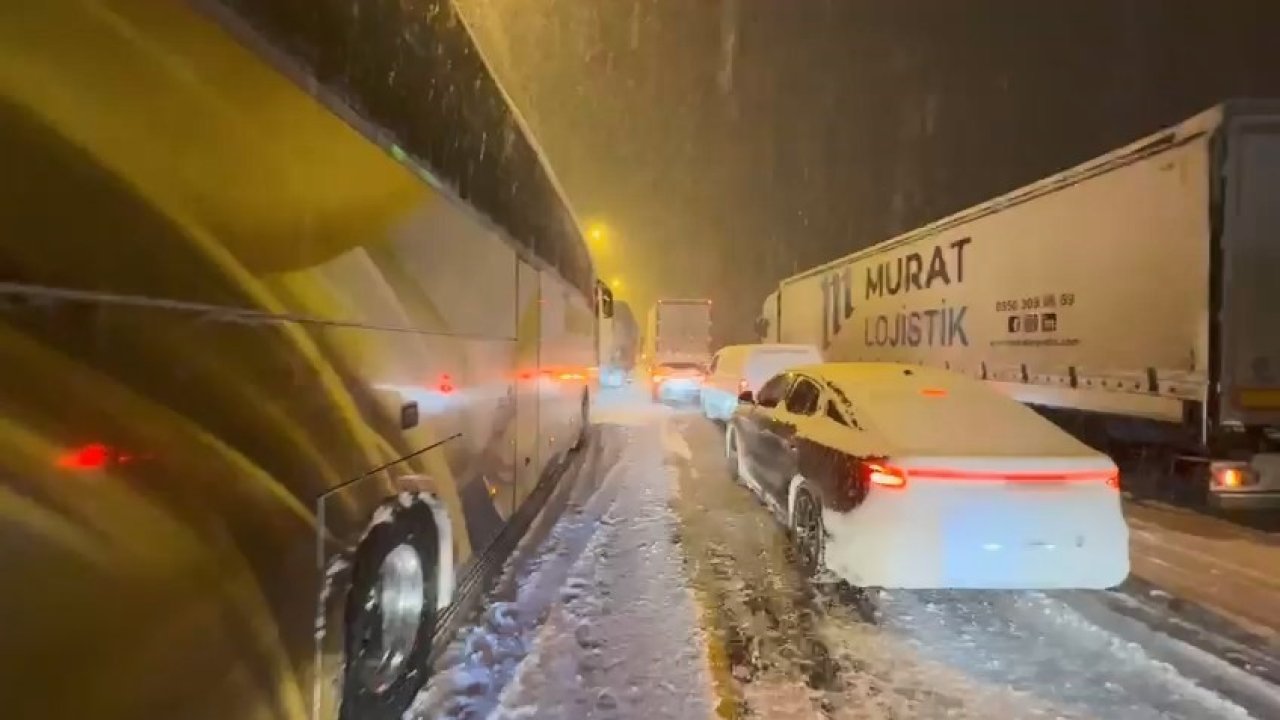 Elazığ’da kar yağışından dolayı araçlar yolda kaldı