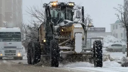 Elazığ’da karla mücadele çalışmaları sürüyor