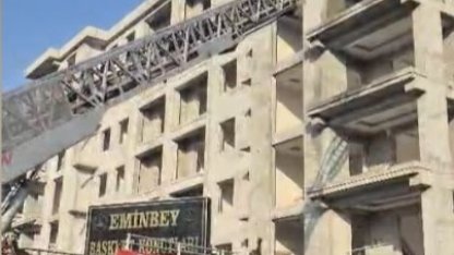 Elektrik kesintisi nedeniyle iskelede mahsur kalan işçiler kurtarıldı