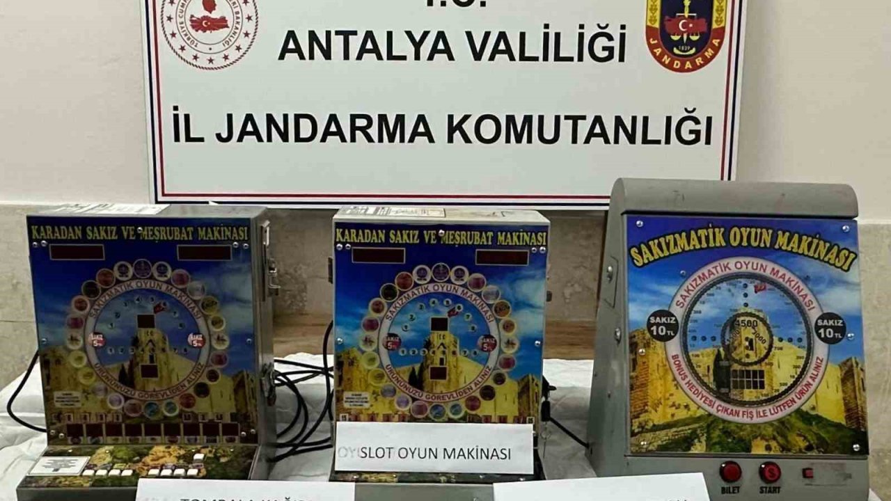 Elmalı’da sakızmatik ile kumar operasyon: 2 şüpheli yakalandı