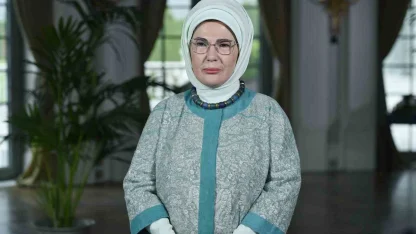 Emine Erdoğan, yıl boyunca katıldığı programlarda İsrail’in Gazze’de uyguladığı soykırıma dikkat çekerek zulmün sona ermesi için uluslararası topluma çağrılarda bulundu