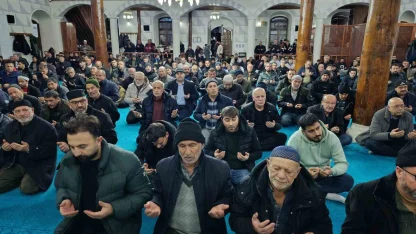 Emirdağ Çarşı Camii’nde ‘Regaip Kandili’ özel programı gerçekleştirildi