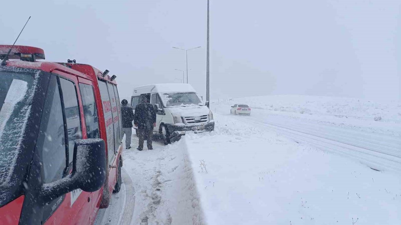 Erciş’te trafik kaza: 3 yaralı