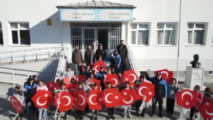 Erzincan’da gökyüzünü polisler ve çocuklar birlikte renklendirdi