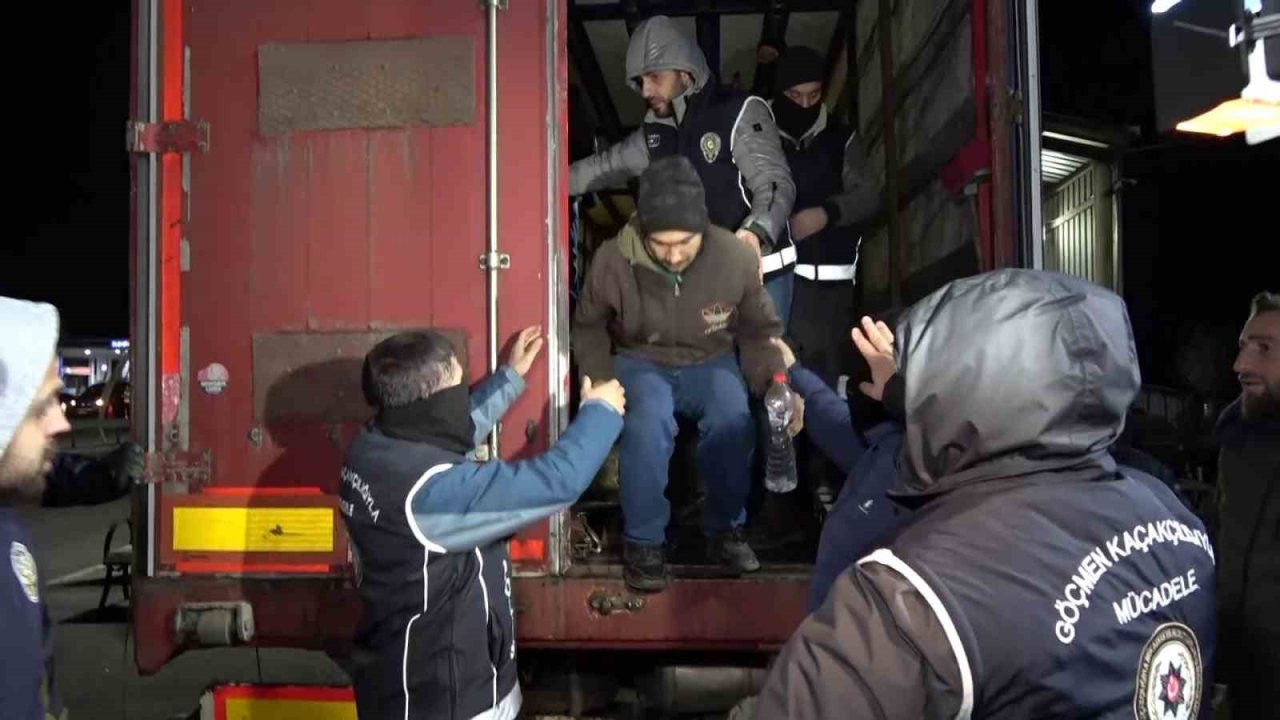 Erzurum’da yılbaşı öncesi polis, asayiş uygulamalarına start verdi