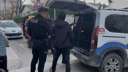 Eşine kızdı, evi yaktı mahalleli ayağa kalktı