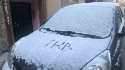 Eskişehir’de araçlar karla kaplandı