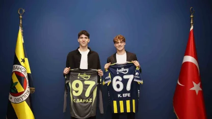 Fenerbahçe, Kamil Efe Üregen ve Kuzey Sapaz ile profesyonel sözleşme imzaladı