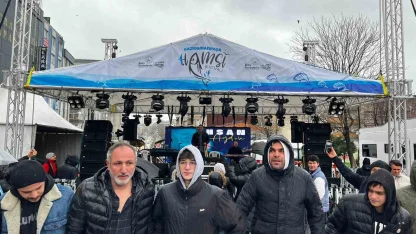 Gaziosmanpaşa’da Karadeniz rüzgarı: Festivalde 10 ton hamsi ikram edildi