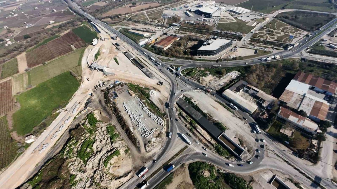 Gediz Kavşağında çalışmalar hız kesmeden devam ediyor