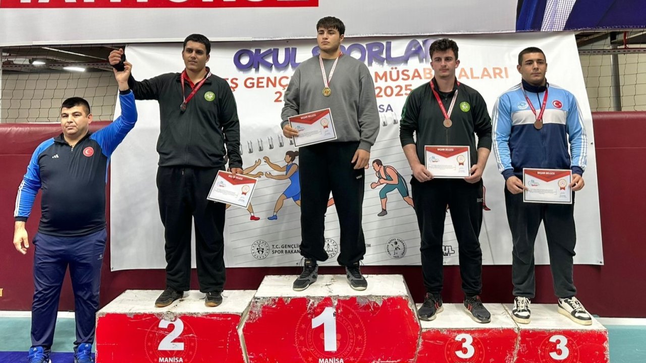 Genç güreşçiler Manisa’da mindere çıktı