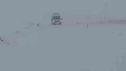 Gercüş’te karda mahsur kalan ambulansa İl Özel İdare ekibi yetişti