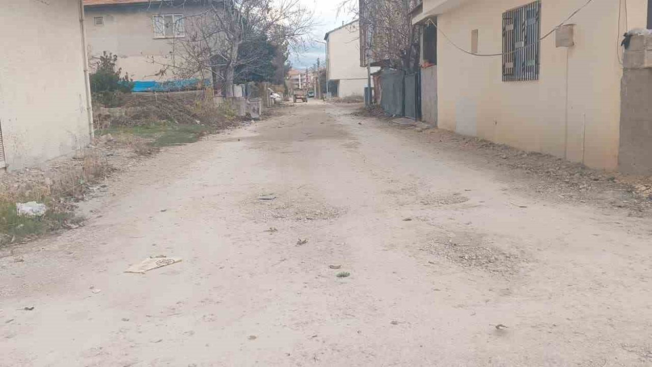 Gölbaşı ilçesinde mahallelinin asfalt tepkisi