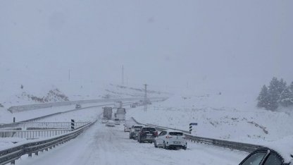 Güneydoğu’da kar esareti: Mardin ve Diyarbakır beyaza büründü, yollar kapandı