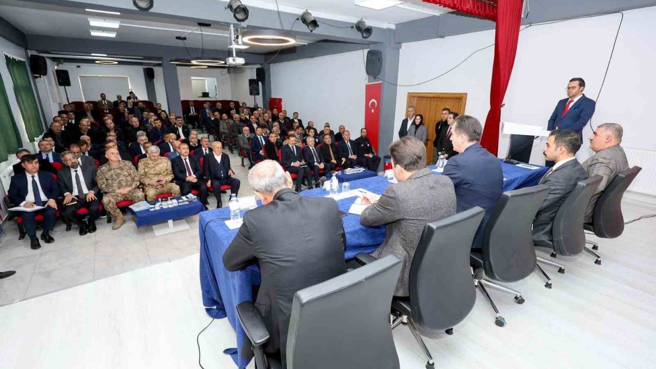 Güroymak’ta "İlçe Koordinasyon, İstişare ve Muhtarlar Toplantısı" düzenlendi