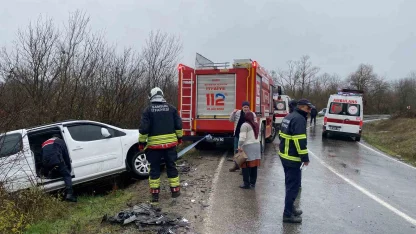 Hafif ticari araç kamyona çarptı: 2 yaralı