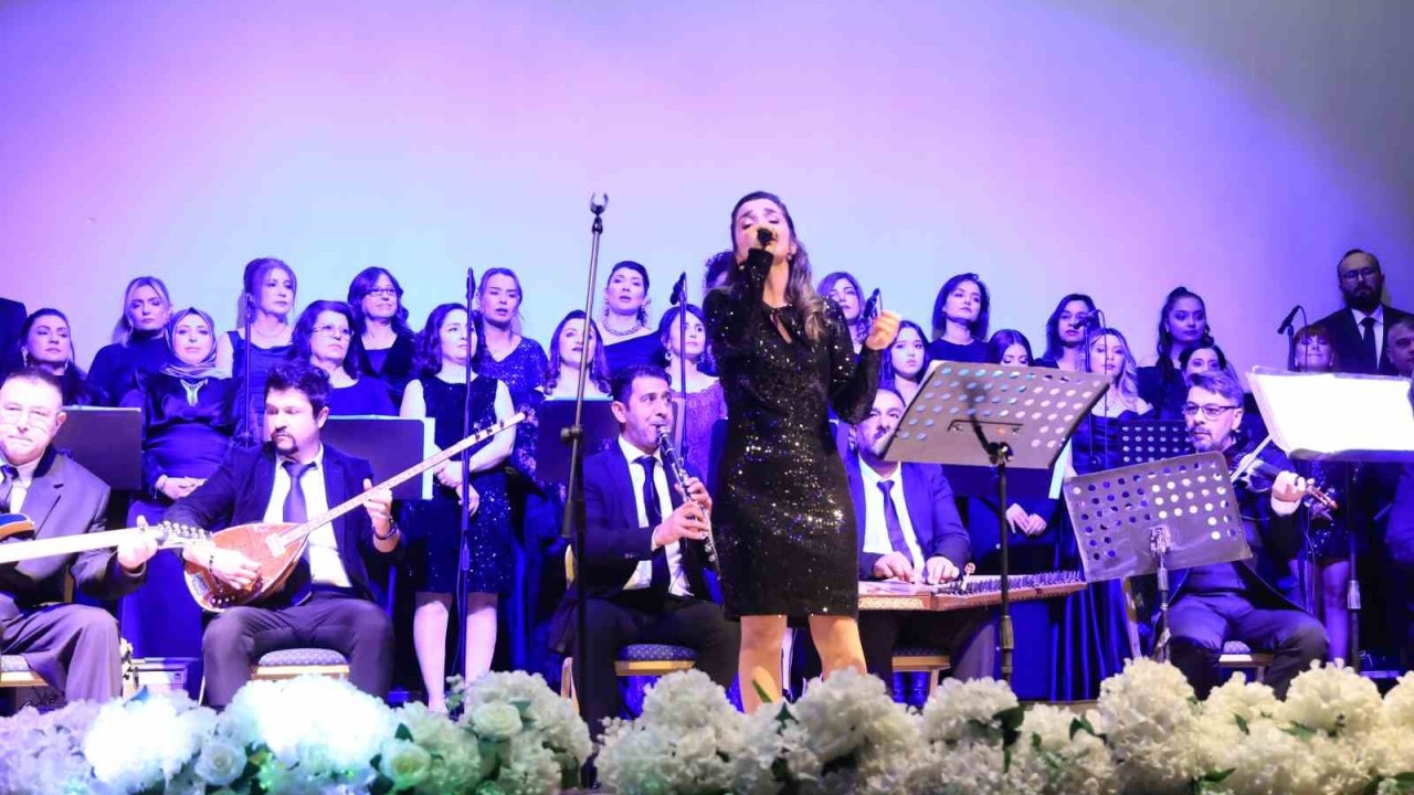 Halk korosu ilk konserini verdi