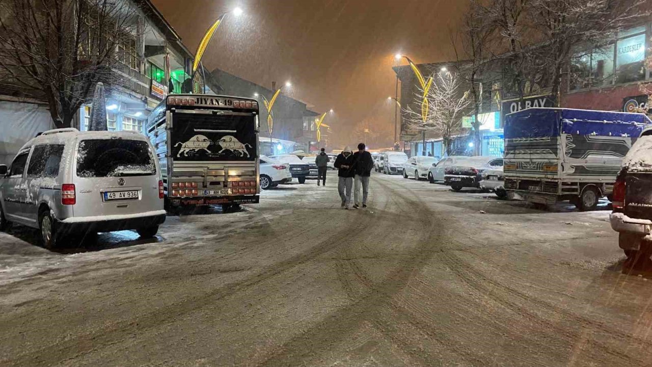 Hasköy’e mevsimin ilk karı yağdı