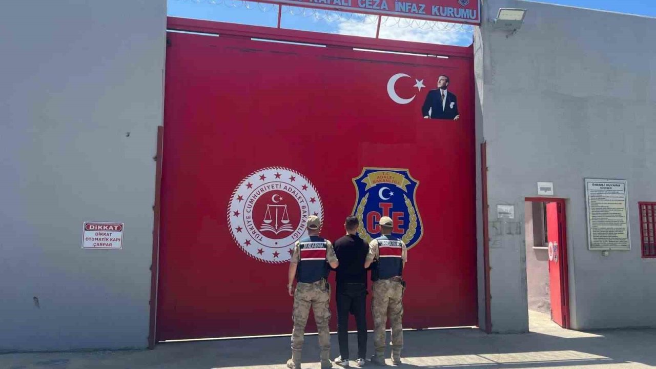 Hatay’da 30 yıl hapis cezası bulunan firari mandalina bahçesinde yakalandı