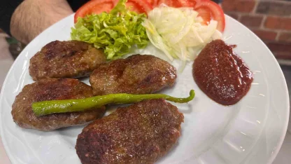 Hayrabolu’dan Avrupa sofralarına uzanan lezzet: 43 yıllık tescilli Çerkezmüsellim pabuç köftesi