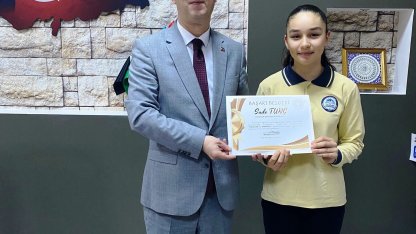 Hisarcık’ta şiir yarışmasında il birincisi olan öğrenci ödüllendirildi