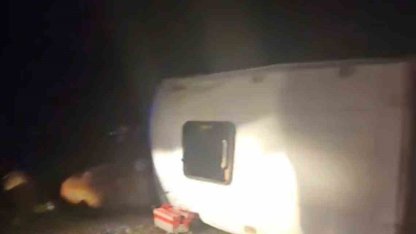 İnşaat işçilerini taşıyan minibüs devrildi: 16 yaralı