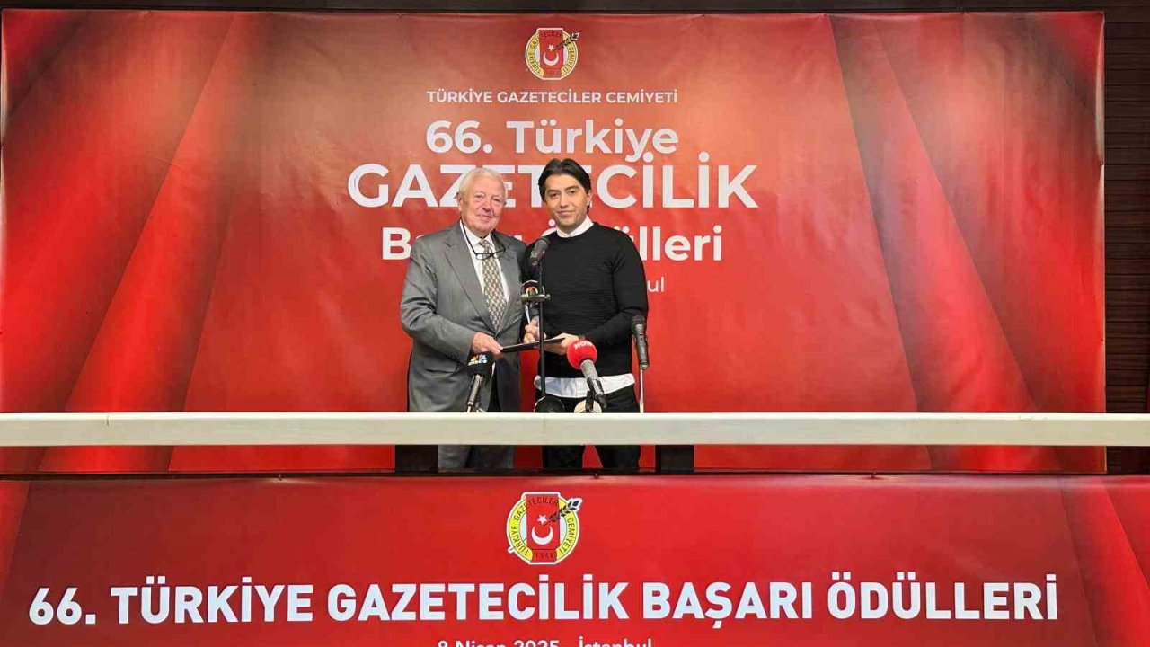 İstanbul Cumhuriyet Başsavcılığı tarafından yürütülen soruşturmalar kapsamında gazeteci Emrullah Erdinç gözaltına alındı.
